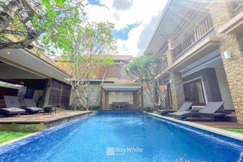 4 bedrooms Villa in Seminyak, Indonesia No. 22976 2