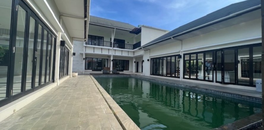 5 bedrooms Villa in Dalung, Indonesia No. 22931