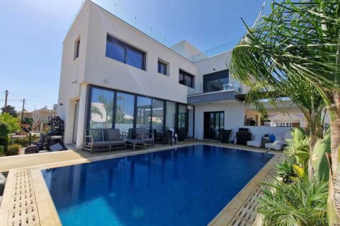 4 bedrooms Villa in Limassol, Cyprus No. 76193 1