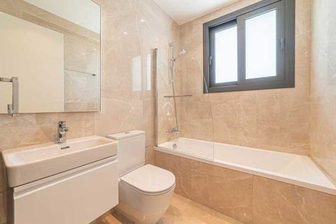 3 bedrooms Apartment in Pano Polemidia, Cyprus No. 78103 16