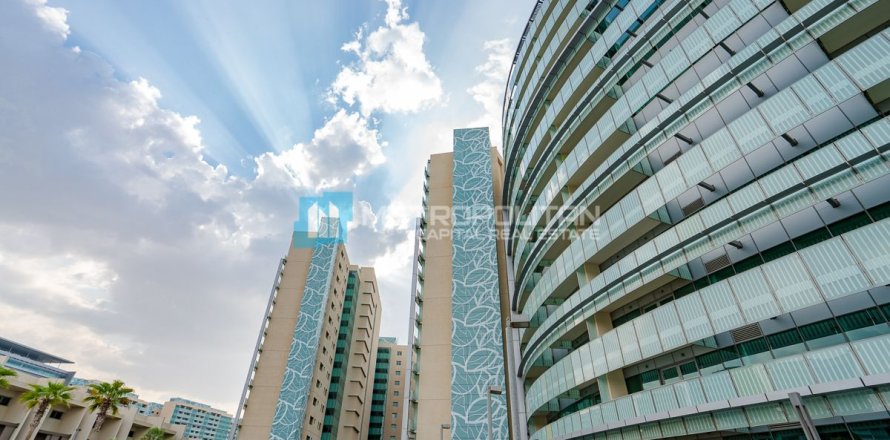 3 dormitorios Apartment en Al Raha Beach, UAE No. 8064