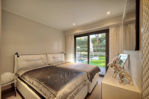 3 dormitorios Apartment en Antibes, France No. 67960 8