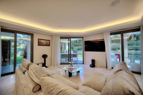 3 dormitorios Apartment en Antibes, France No. 67960 3