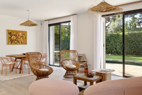 3 bedrooms Villa in Antibes, France No. 67962 6