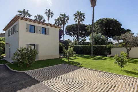 3 bedrooms Villa in Antibes, France No. 67962 5