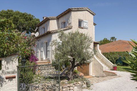 5 bedrooms Villa in Antibes, France No. 67951 1