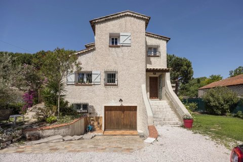 5 bedrooms Villa in Antibes, France No. 67951 2