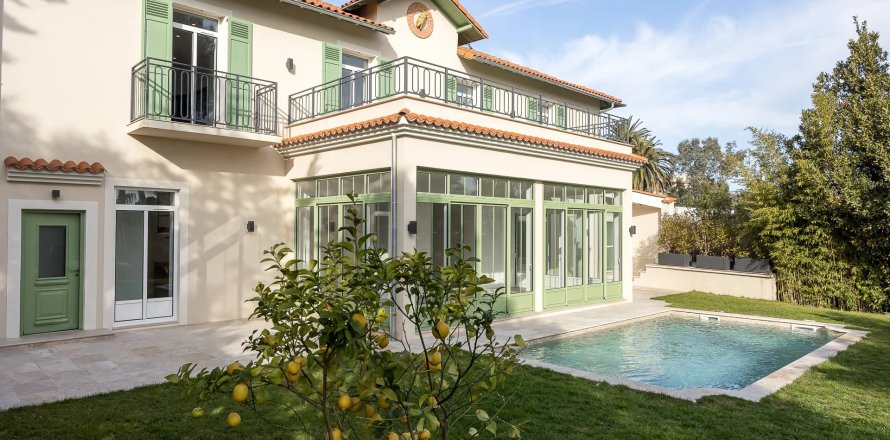 4 bedrooms Villa in Antibes, France No. 67963