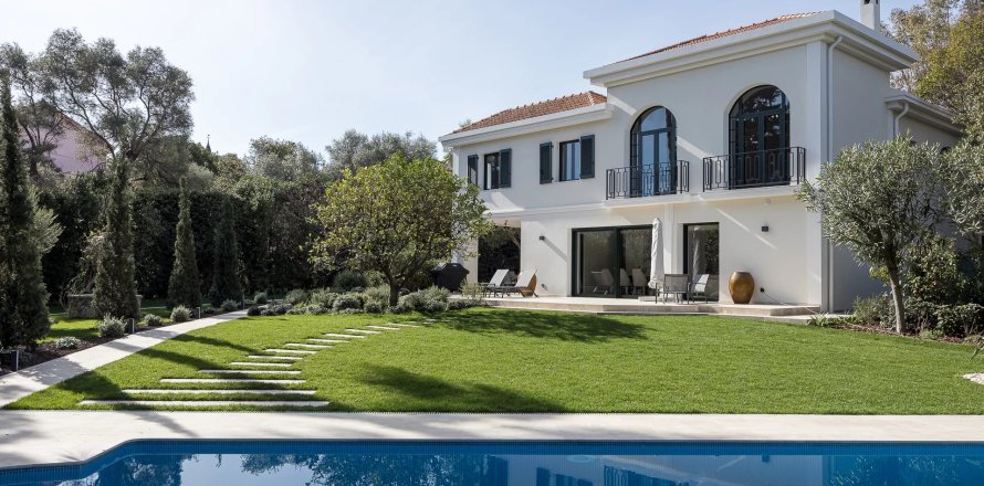 6 bedrooms Villa in Antibes, France No. 67961