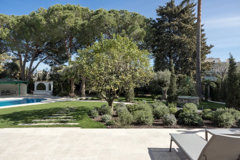 6 bedrooms Villa in Antibes, France No. 67961 3