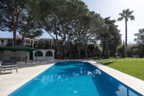 6 bedrooms Villa in Antibes, France No. 67961 2