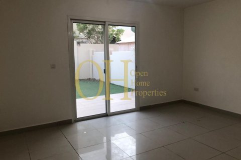 2 bedrooms Townhouse in Al Reef, UAE No. 9215 4