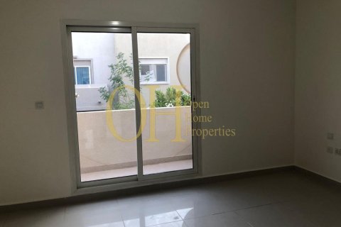 2 bedrooms Townhouse in Al Reef, UAE No. 9215 5