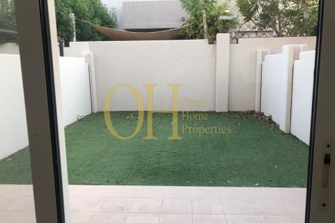 2 bedrooms Townhouse in Al Reef, UAE No. 9215 1