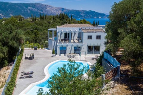 4 bedrooms Villa in Corfu, Greece No. 56246 1