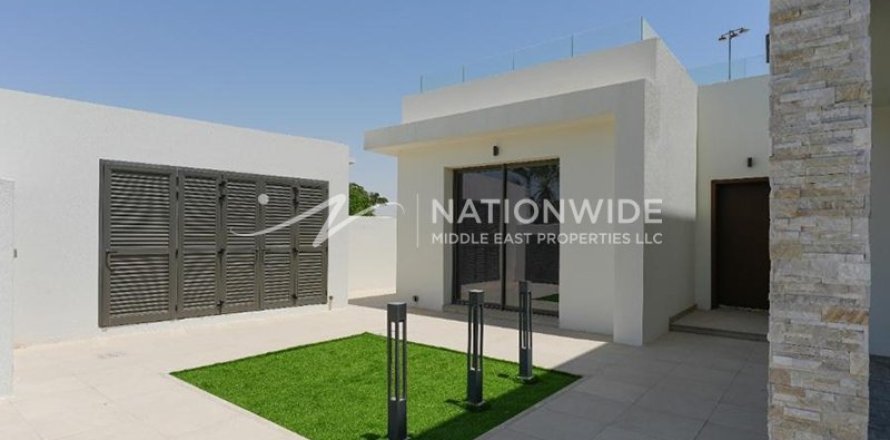 4 dormitorios Villa en  Yas Island, UAE No. 3923