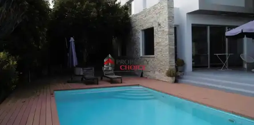 4 bedrooms Villa in Nicosia, Cyprus No. 29163