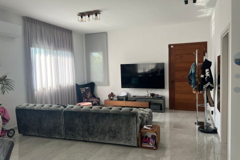 5 bedrooms Villa in Limassol, Cyprus No. 37573 8