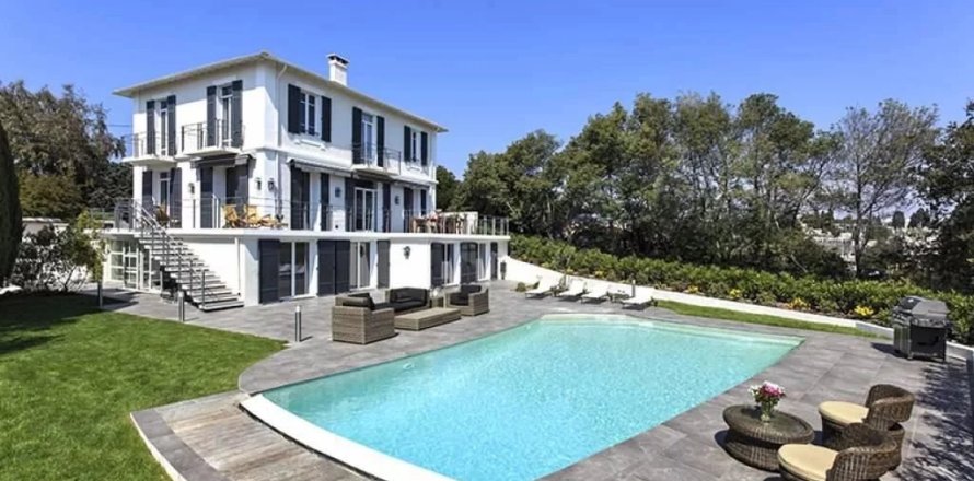 4 bedrooms Villa in Cannes, France No. 67370