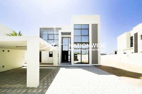 5 bedrooms Villa in Abu Dhabi, UAE No. 73990 1