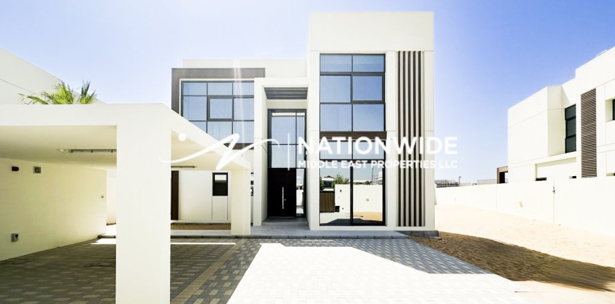 5 bedrooms Villa in Abu Dhabi, UAE No. 73990