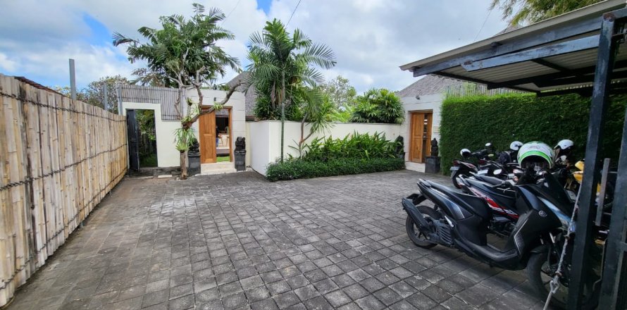 2 bedrooms Villa in Kerobokan, Indonesia No. 47173