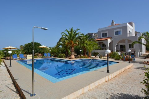 4 bedrooms Villa in Chania, Greece No. 23919 2