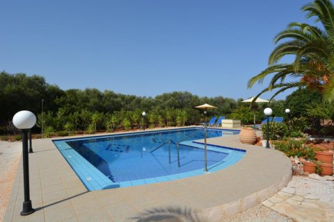 4 bedrooms Villa in Chania, Greece No. 23919 9