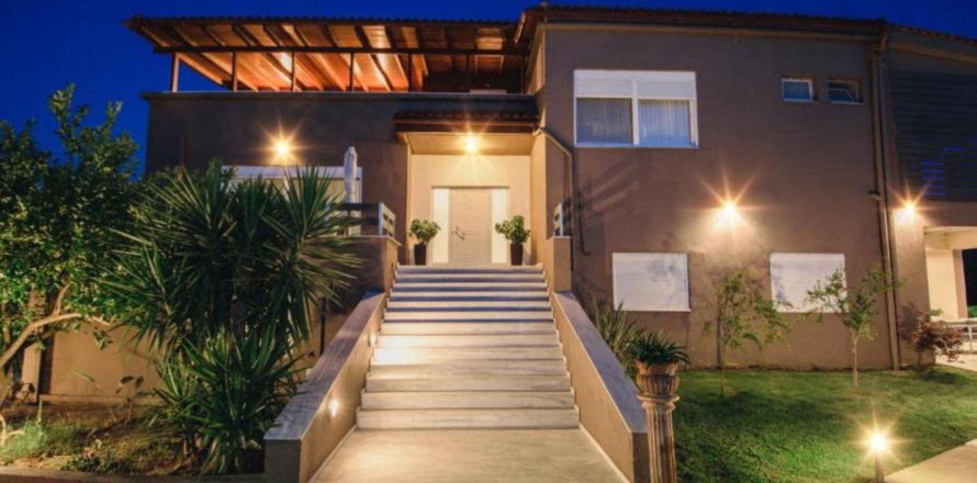 5 bedrooms Villa in Chania, Greece No. 23921