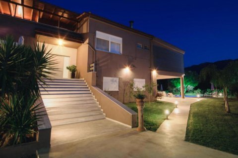 5 bedrooms Villa in Chania, Greece No. 23921 2