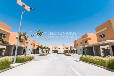 2 bedrooms Villa in Al Samha, UAE No. 4350 1