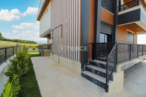 5+1 Villa en Yalova, Turkey No. 11327 13