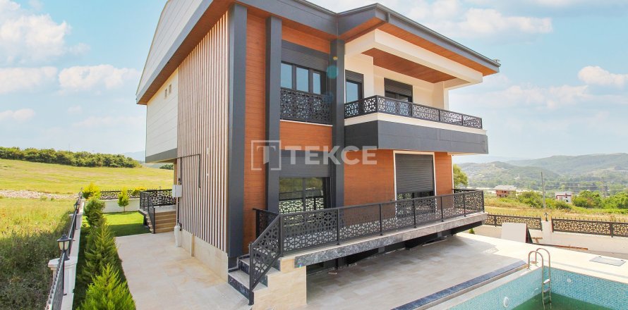 5+1 Villa en Yalova, Turkey No. 11327