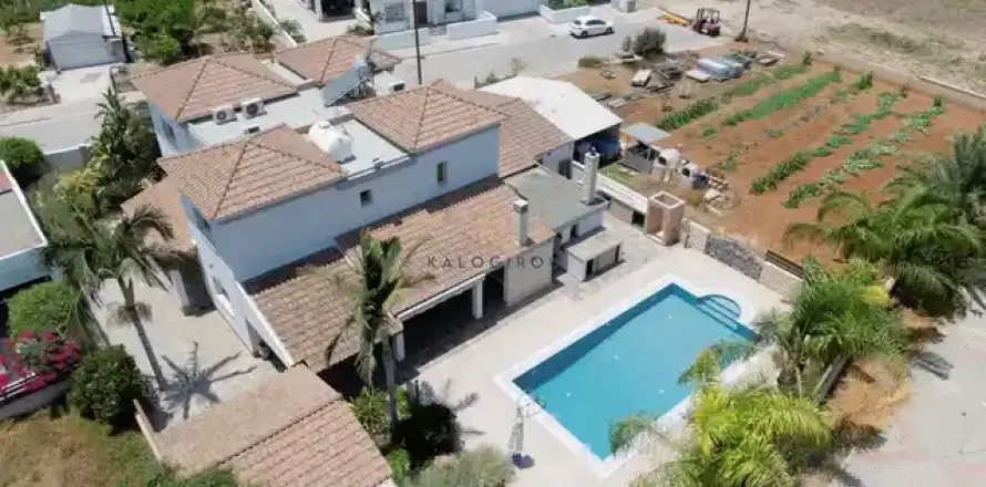 4 dormitorios House en Kiti, Cyprus No. 46621