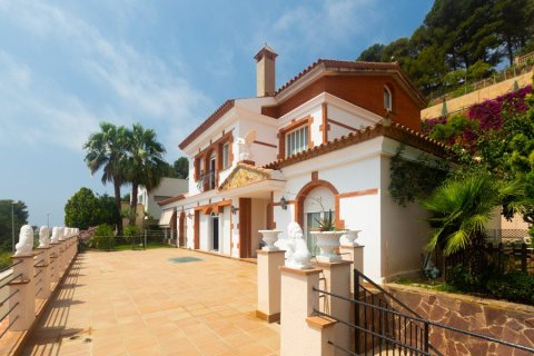 5 dormitorios House en Santa Susanna, Spain No. 25396 14