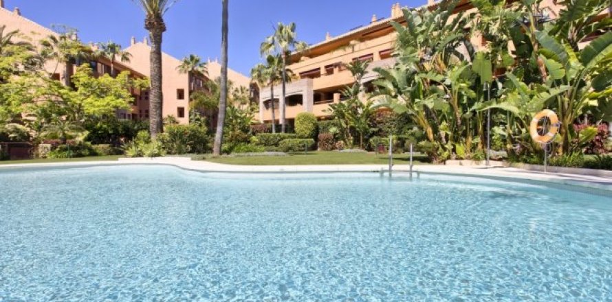 3 dormitorios Apartment en Marbella, Spain No. 25168