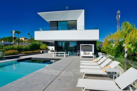 4 bedrooms Villa in Estepona, Spain No. 27392 28