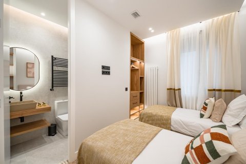 4 dormitorios Apartment en Madrid, Spain No. 27471 11