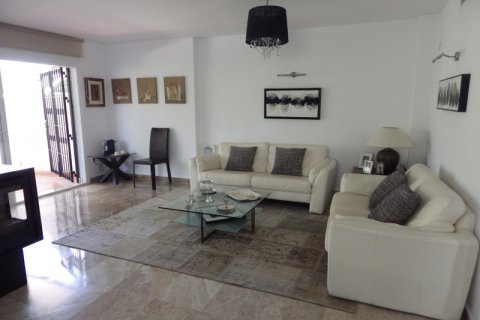 5 bedrooms Townhouse in Nueva Andalucia, Spain No. 27428 17