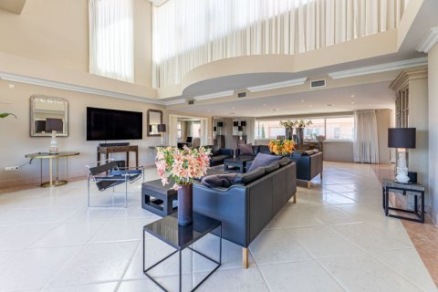 5 dormitorios Penthouse en Nueva Andalucía, Spain No. 27391 15