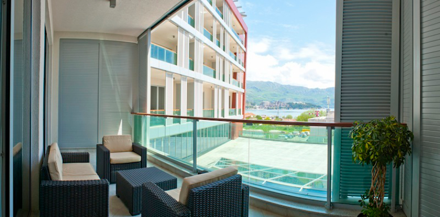 2 dormitorios Apartment en Budva, Montenegro No. 66888