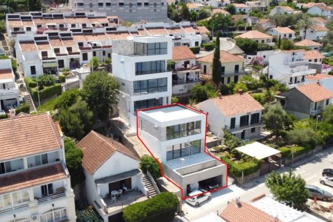 200m² House à Tivat, Montenegro No. 66782 16