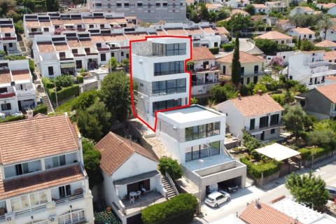 200m² House en Tivat, Montenegro No. 66782 17