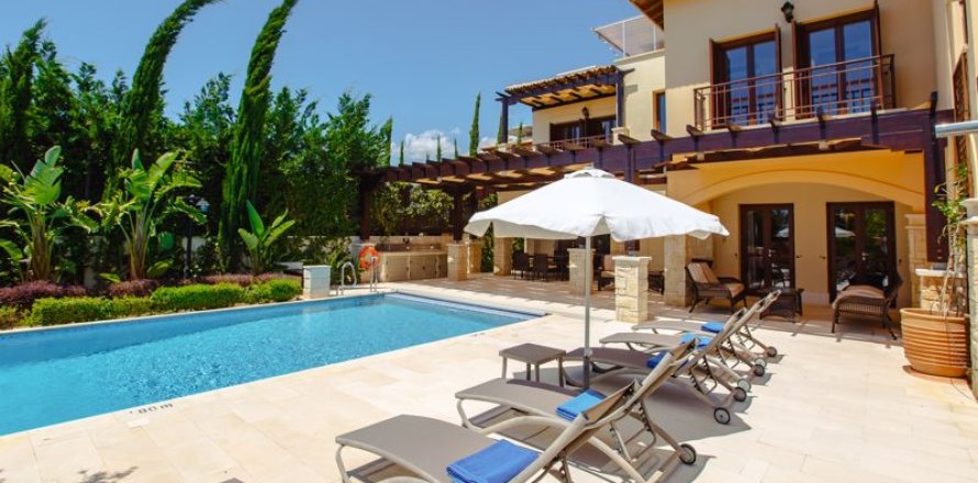 3 bedrooms Villa in Paphos, Cyprus No. 36983