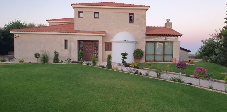 6 bedrooms Villa in Souni–Zanatzia, Cyprus No. 36981