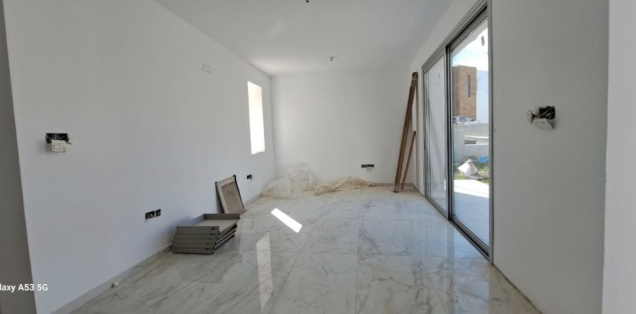 4 bedrooms House in Konia, Cyprus No. 37090