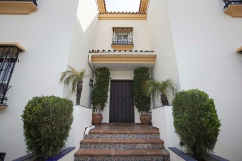 5 bedrooms House in Marbella, Spain No. 25217 2