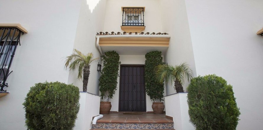 5 bedrooms House in Marbella, Spain No. 25217