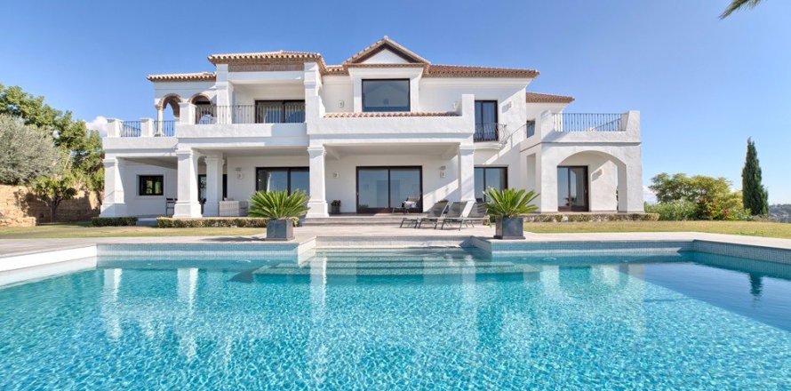 5 bedrooms House in Benahavis, Spain No. 25276