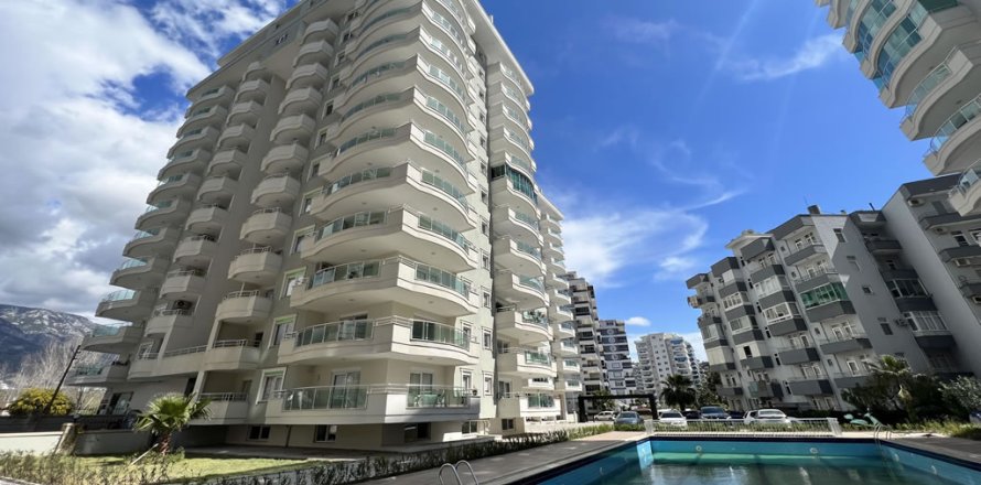 2+1 Appartement à Mahmutlar, Turkey No. 13300